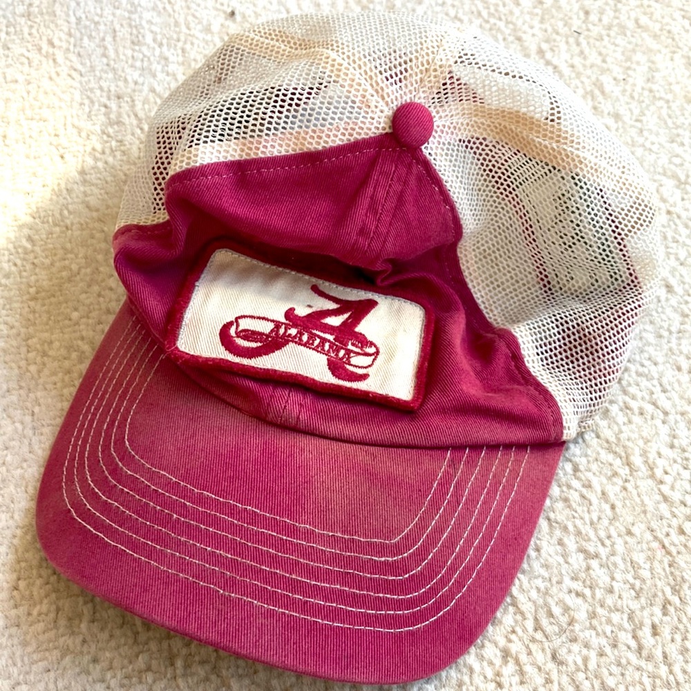 Vintage look vented hat with Univ of Alabama logo